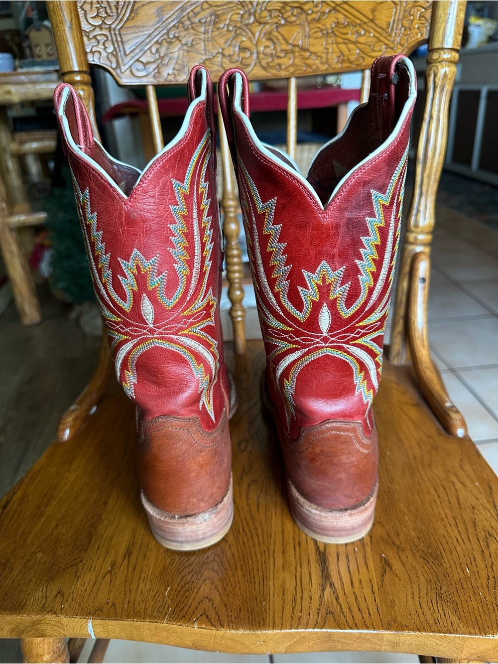 Lucchese Women’s western boots. Size 7.5B
Excellent condition. - Picture 4 of 7
